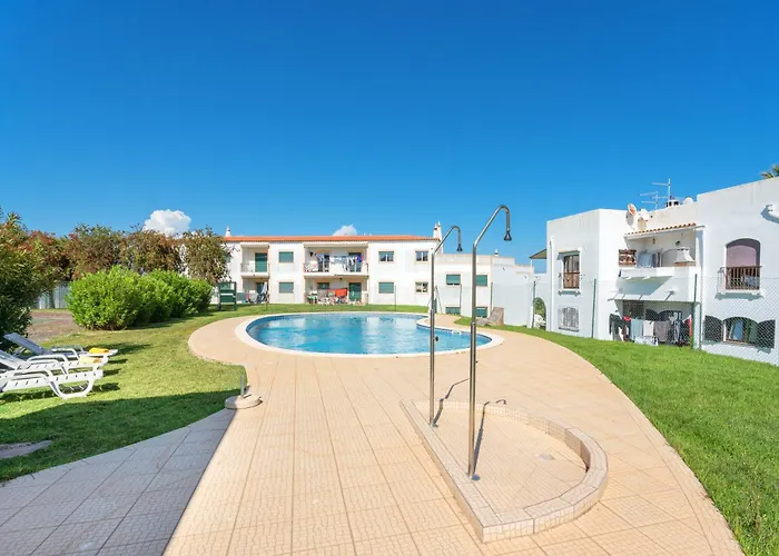 Bnb Homes Luxurious Apartment With 2 Bedrooms, Swimming Pool & Patio