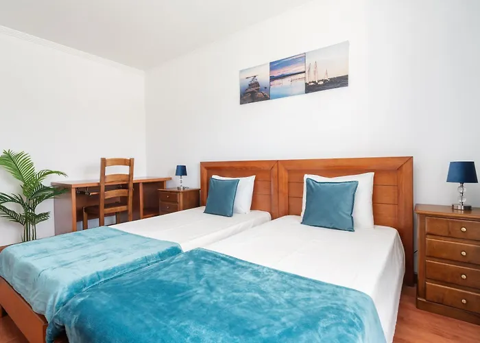 Bnb Homes Luxurious Apartment With 2 Bedrooms, Swimming Pool & Patio