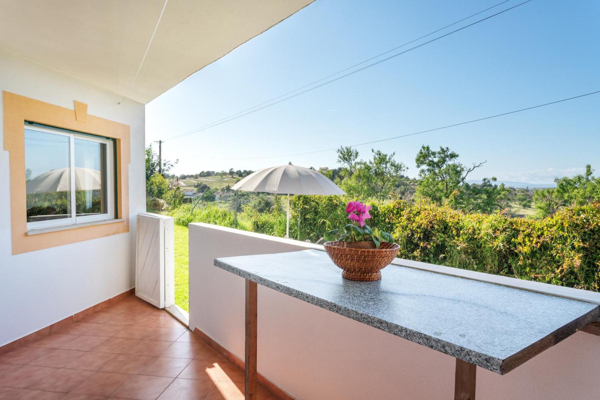 Apartment Homes Luxurious With 2 Bedrooms, Swimming Pool & Patio *