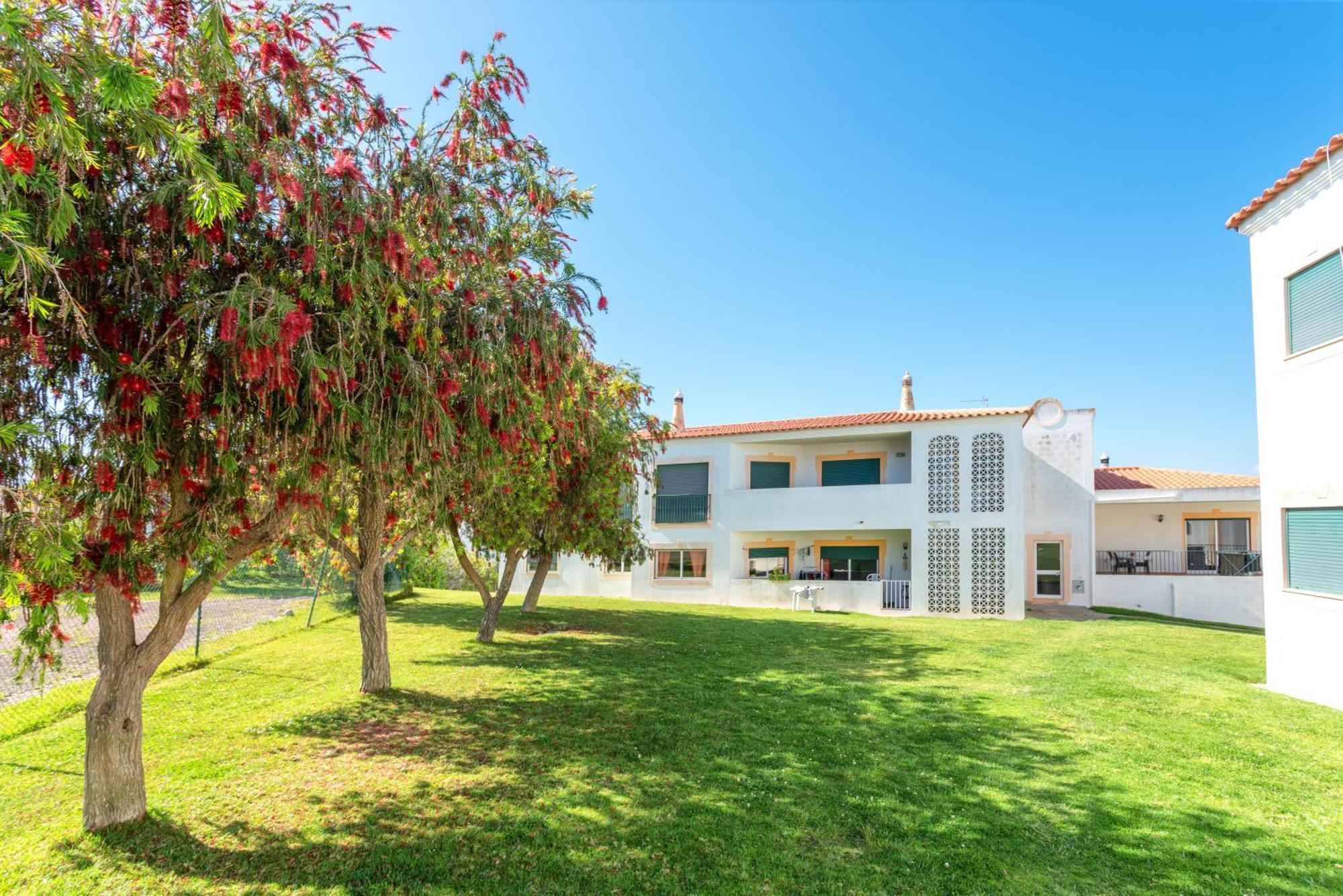 Apartment Homes Luxurious With 2 Bedrooms, Swimming Pool & Patio Albufeira